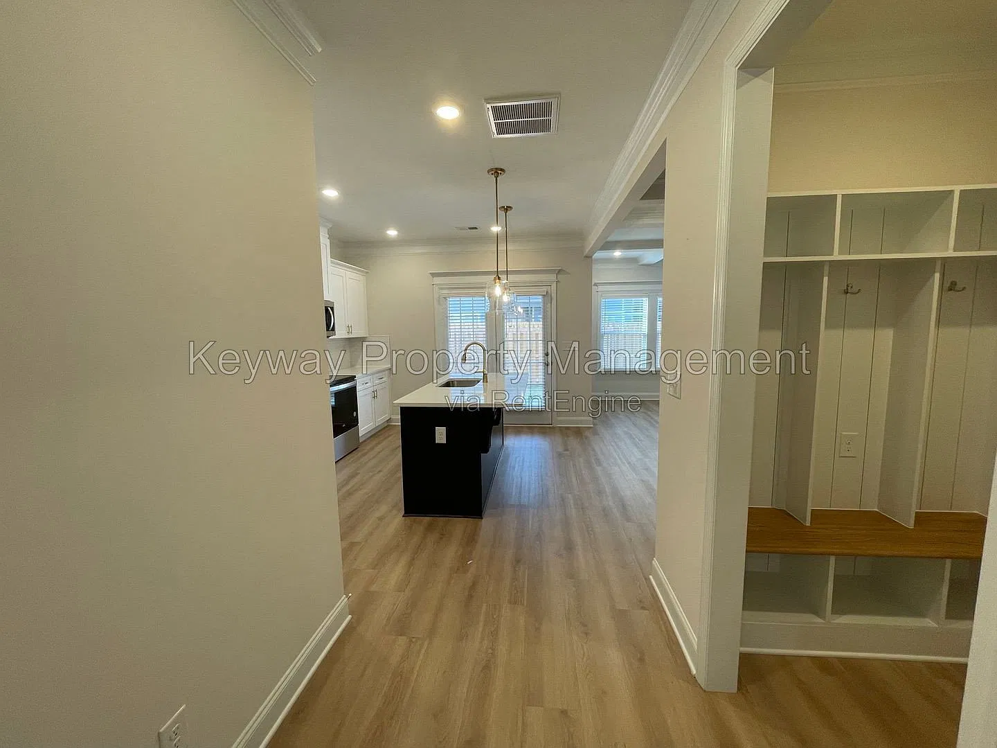3 bed, 2.5 bath, 1635 sqft, $1,895 — Photo 3