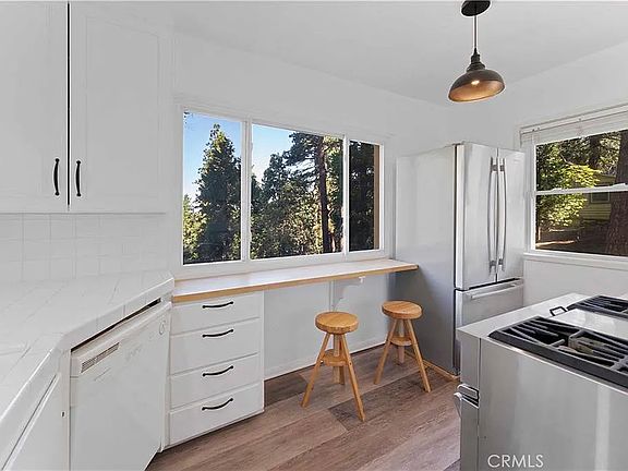 5th image of 22718 Grandview Dr