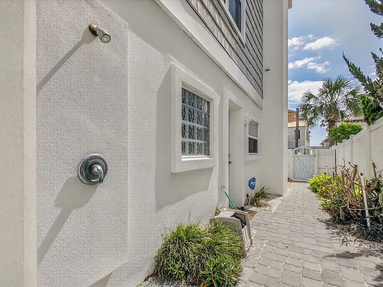 1766 Beach Ave — Photo 56