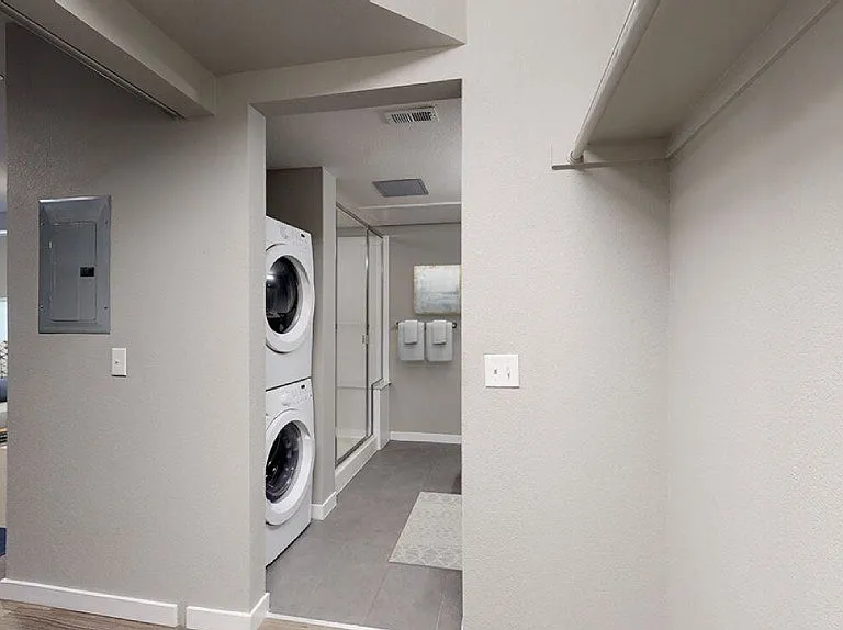 The Logan Apartments — Photo 9
