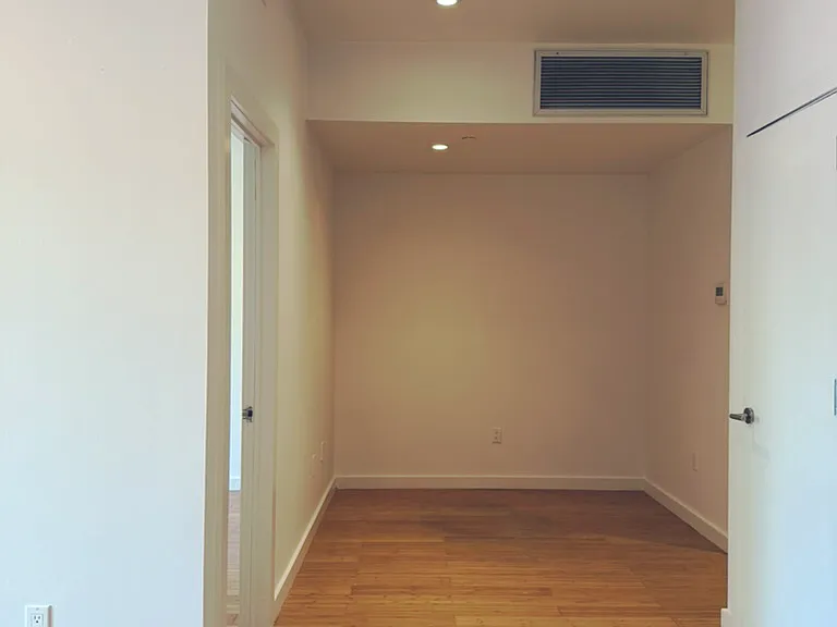 94 Scholes St #2F — Photo 4