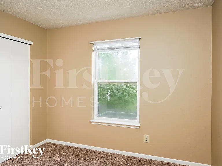 96 Winterwood Dr — Photo 8