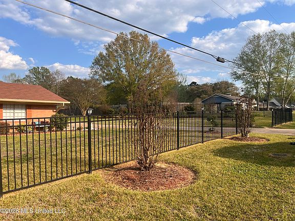 2nd image of 16 Nelson Cir
