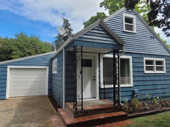 917 2nd Ave, Gold Hill, OR 97525