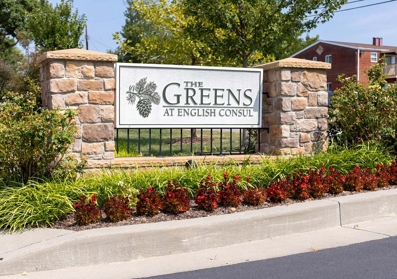 Greens at English Consul — Photo 3