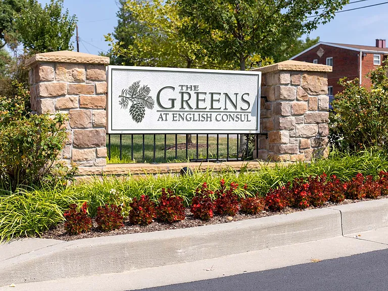 Greens at English Consul — Photo 3