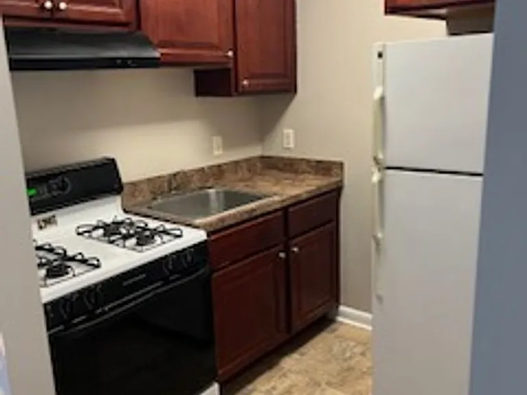1328 McCulloh St — Photo 9