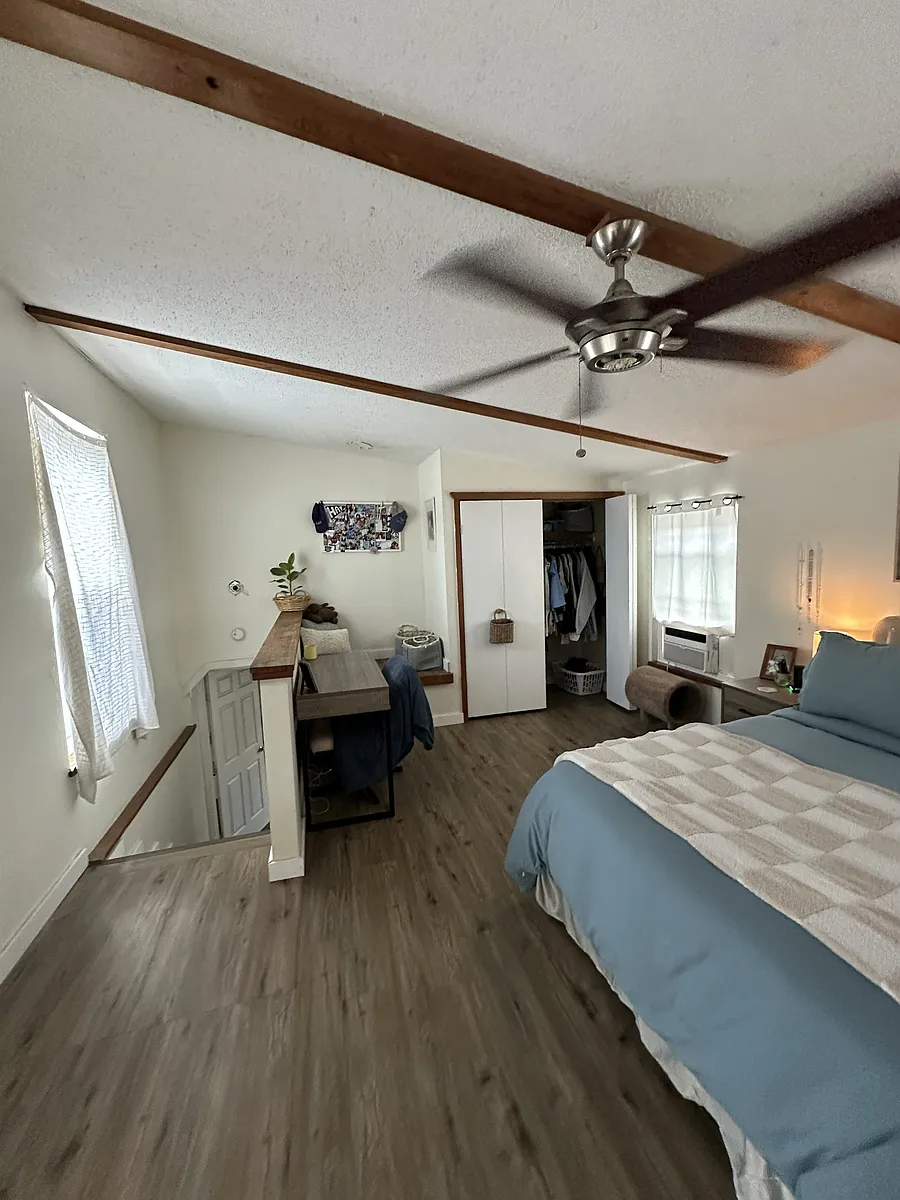 Building Photo - 1047 Park Blvd #B