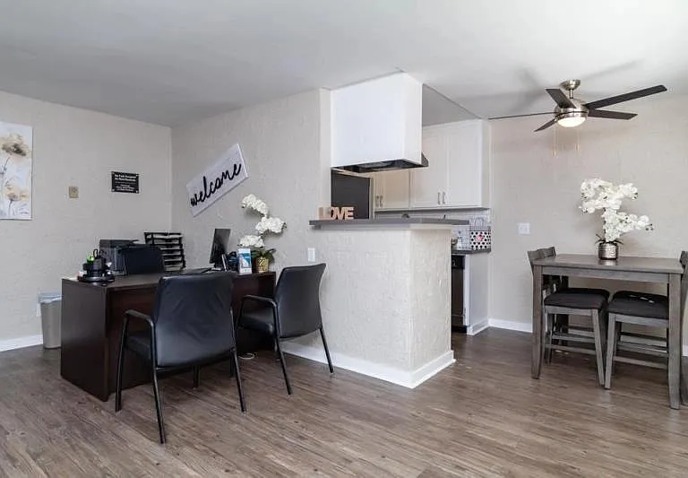 Mosaic at Western Apartments Homes — Photo 39