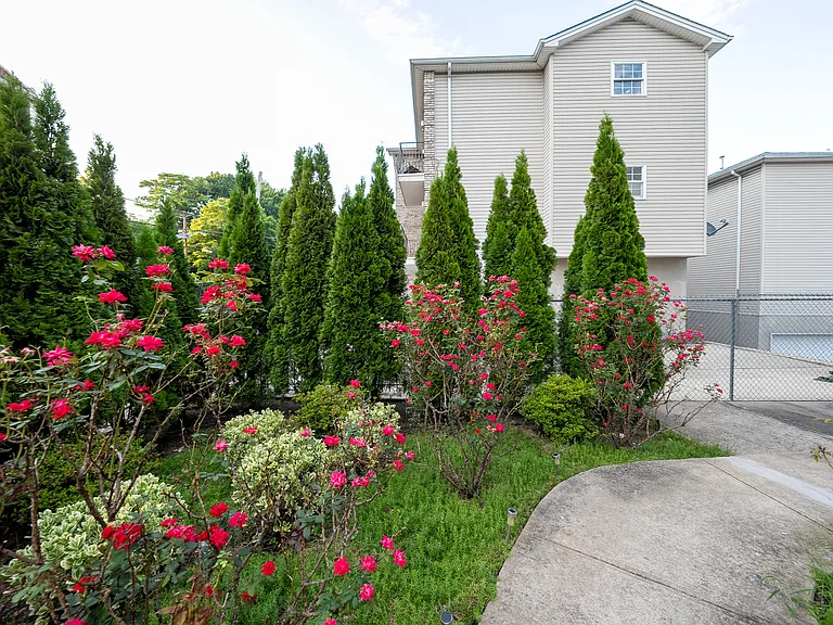5-9 Marion Pl #3 — Photo 30