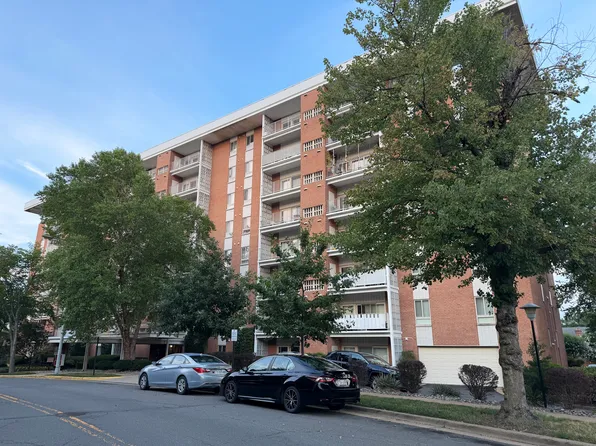 5250 Valley Forge Dr, Alexandria, VA