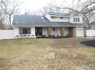 186 Granny Rd, Farmingville, NY 11738