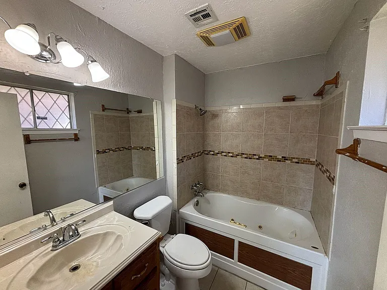 11018 Sharpview Dr — Photo 8