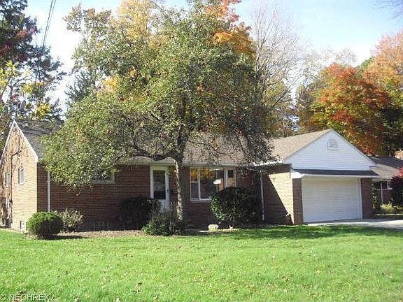 3rd image of 444 Hillcrest Dr
