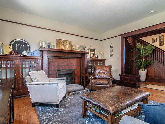 5th image of 1011 E Illinois Ave
