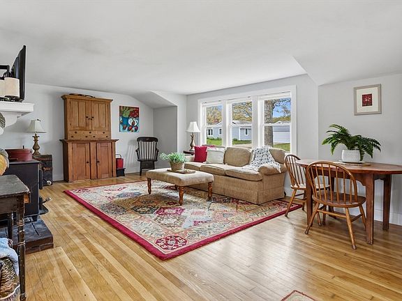 4th image of 120 Chestnut St