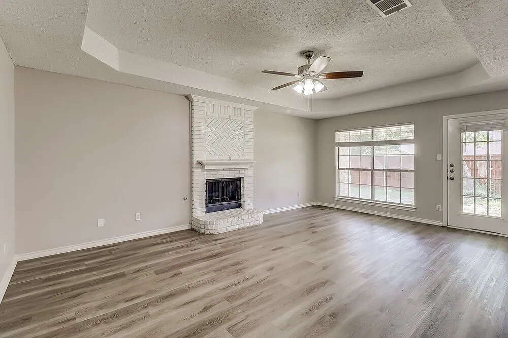 4 bed, 2.0 bath, 2237 sqft, $2,475 — Photo 4