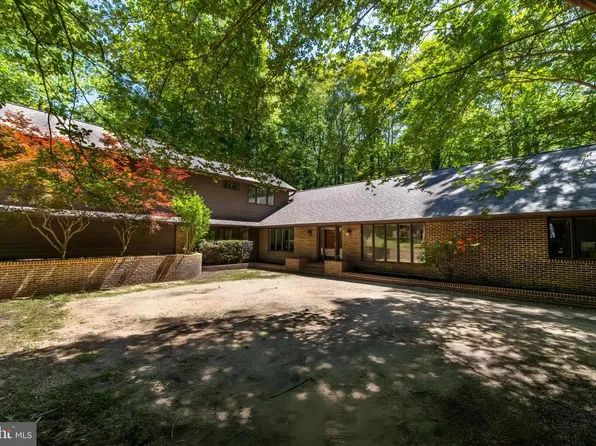 8425 Mausen Ln, La Plata, MD 20646