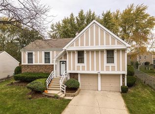 302 Appleton Dr, Vernon Hills, IL