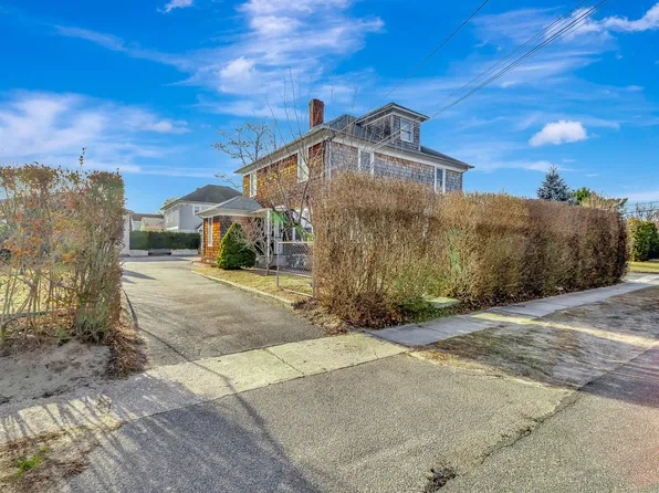 389 Sweezy Avenue, Riverhead, NY 11901