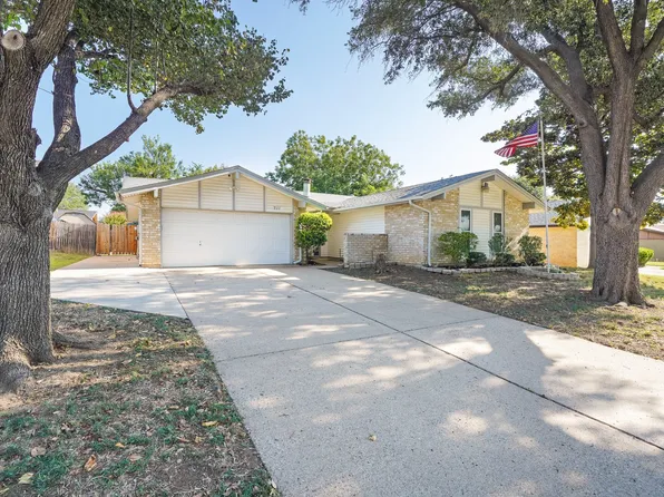 711 Lynnfield Dr, Arlington, TX 76014