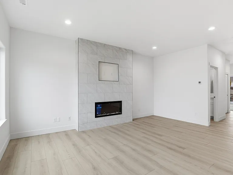 677 N Creative Way — Photo 2