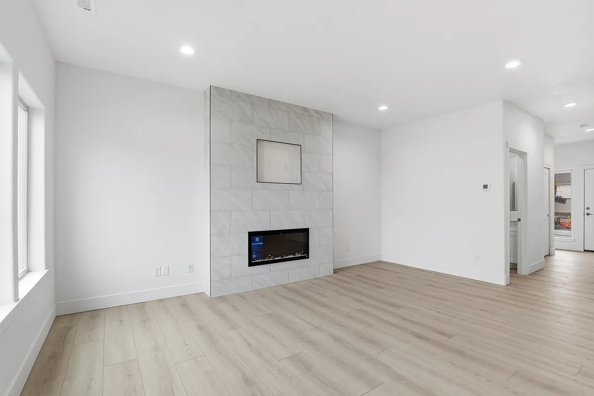 Building Photo - 677 N Creative Way