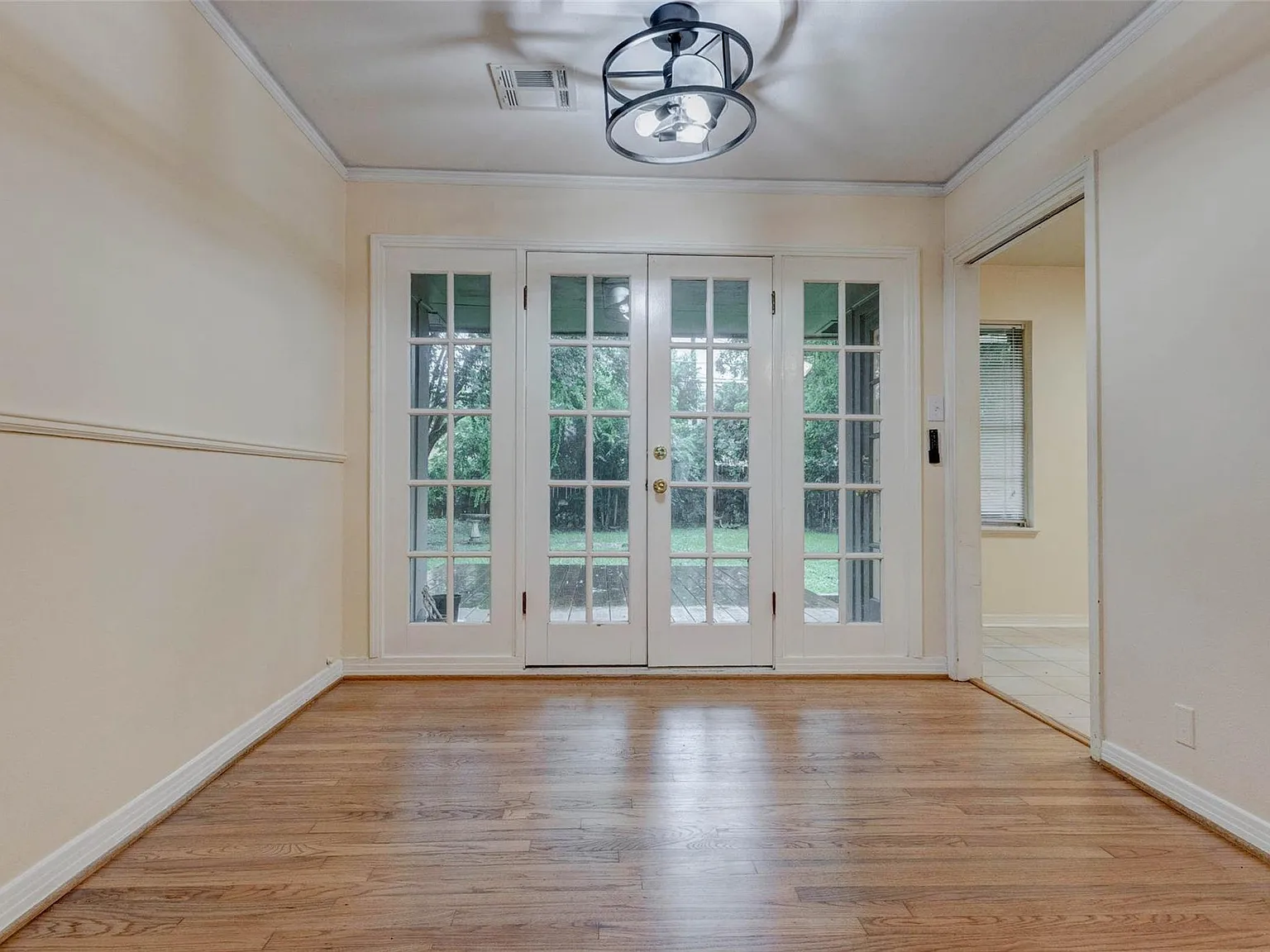 3 bed, 1.5 bath, 1182 sqft, $1,995 — Photo 4