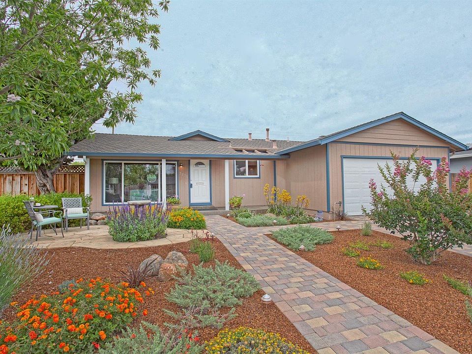 1st image of 3235 Catalina Ave