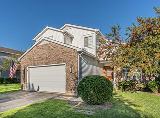 8999 Coppergate Rd, Woodridge, IL 60517