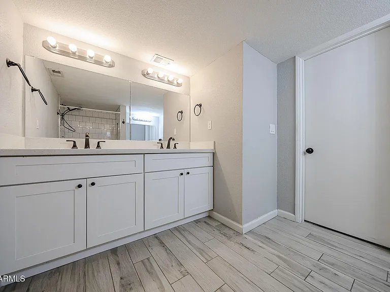 351 E Thomas Rd #D201 — Photo 42