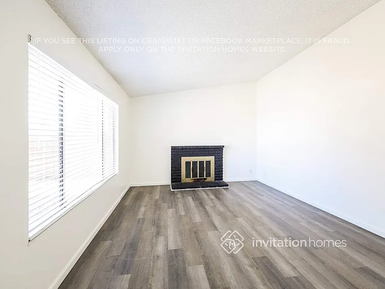 106 Brockton Ct — Photo 3