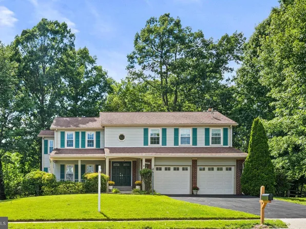 13300 Tuckaway Dr, Fairfax, VA 22033