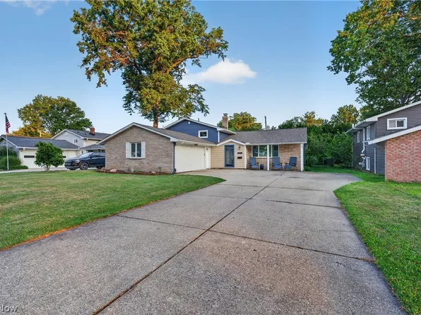 25077 Deerfield Dr, North Olmsted, OH 44070