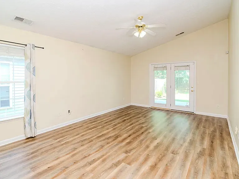 205 Chestnut Ridge Dr — Photo 2