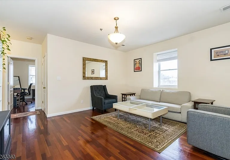 33-37 New York Ave #2A — Photo 4
