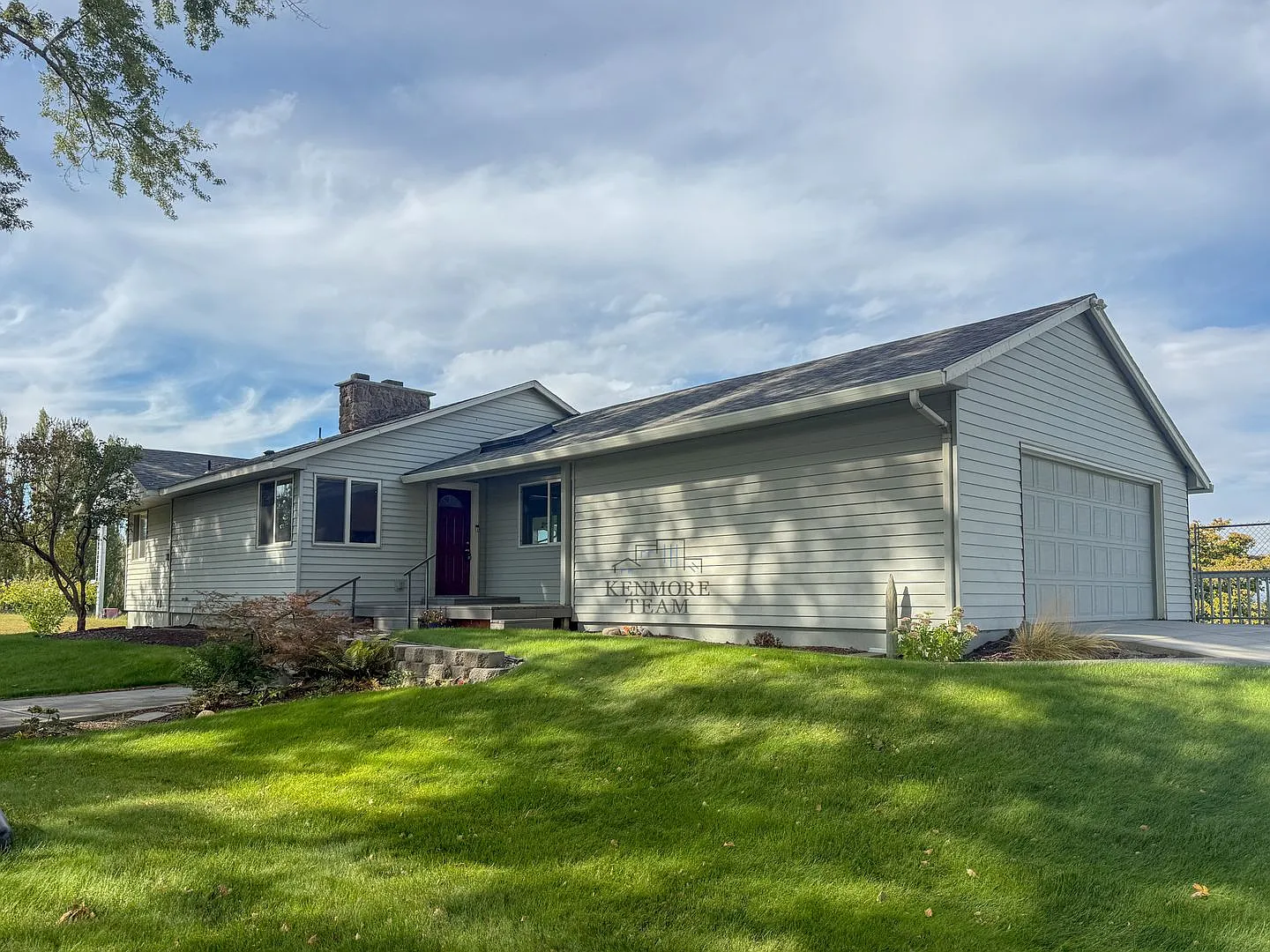4 Bedroom, 3 Bath Home in Finley (Kennewick) — Photo 1
