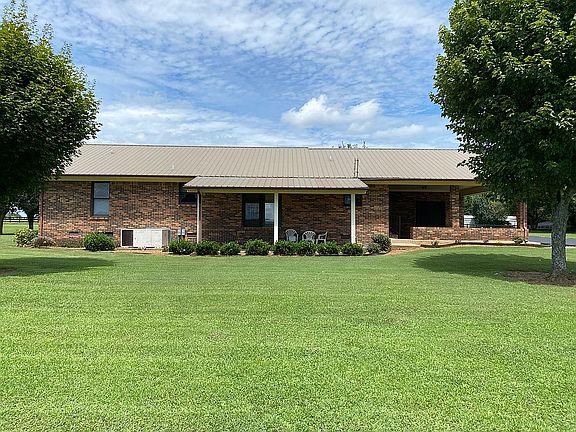 3rd image of 490 Collins Ln