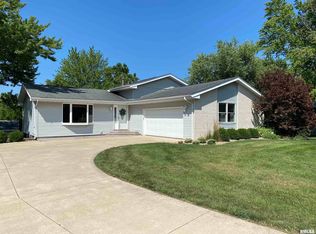 202 Elm Cir, Eureka, IL