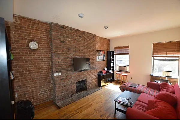 Rented by Street Realty Brokerage LLC | media 2