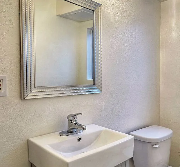 7327 Willoughby Ave #7 — Photo 22