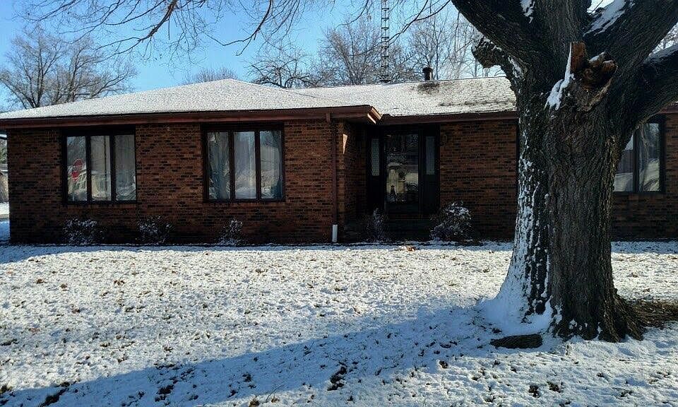 2nd image of 104 N 3rd St