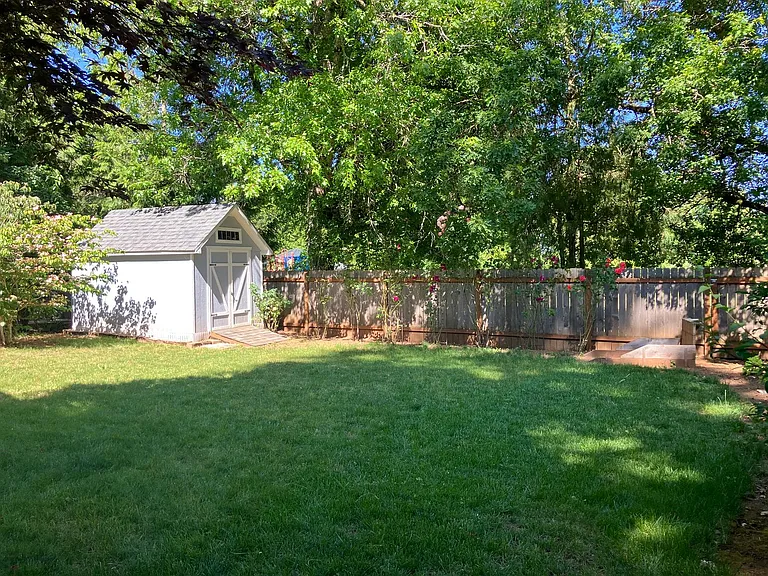 3864 Bartlett Dr SE — Photo 24