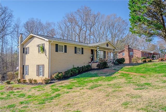 1st image of 1810 Green Valley Dr