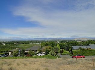 715 Fairway Dr, Yakima, WA