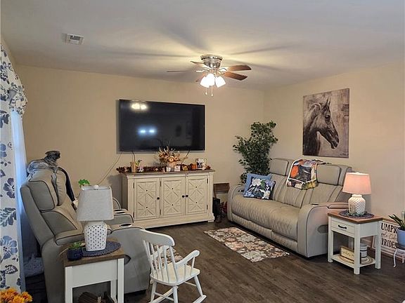 4th image of 1017 Country Side Ln