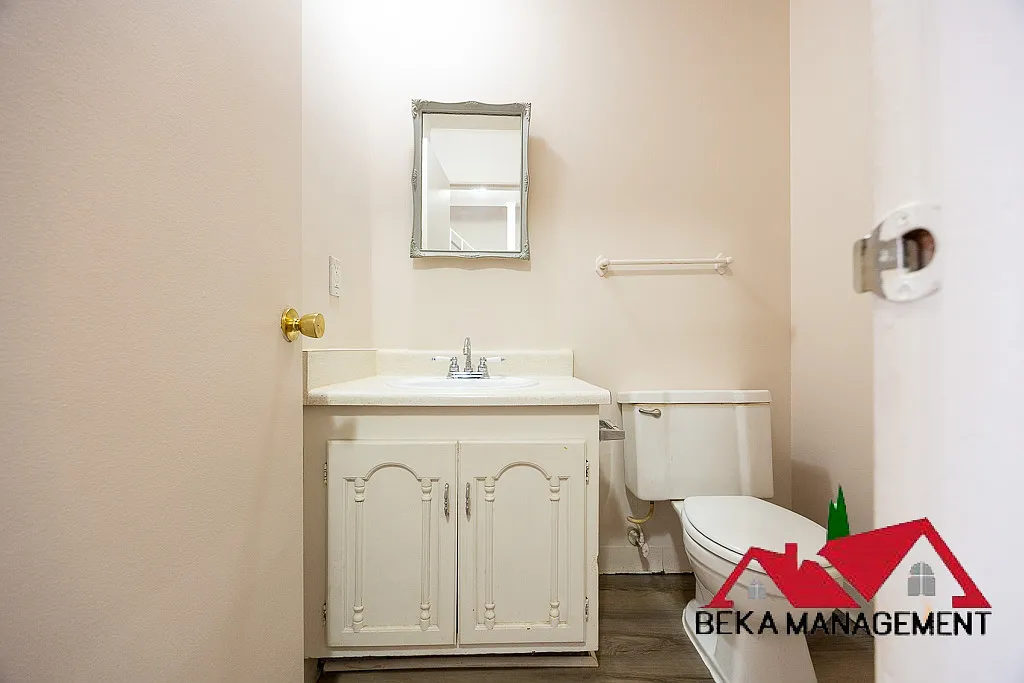 3 bed, 1354 sqft, $1,899 — Photo 2