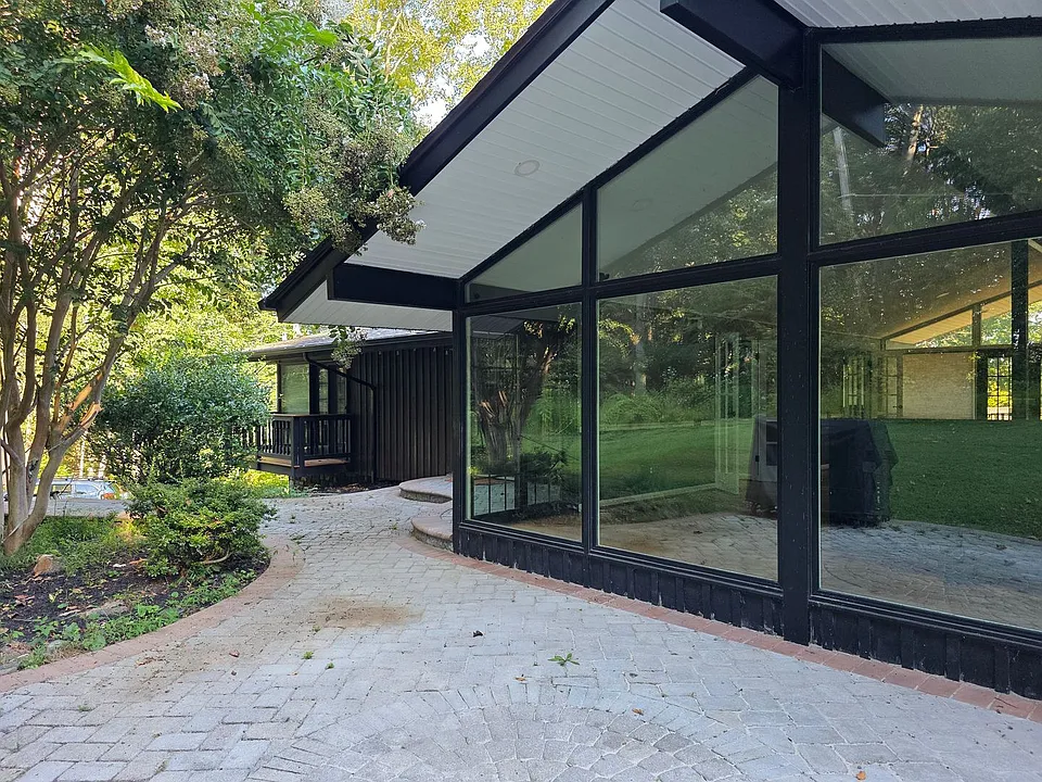 27 Bridleshire Rd
