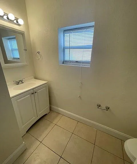 121 NW 7th Ct — Photo 31