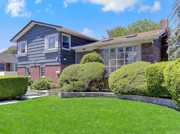 211 Cantiague Rock Road, Westbury, NY 11590
